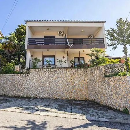 1 Bedroom Awesome In *