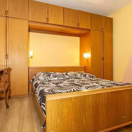 1 Bedroom Awesome In *