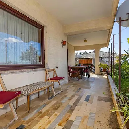 1 Bedroom Awesome In Appartement
