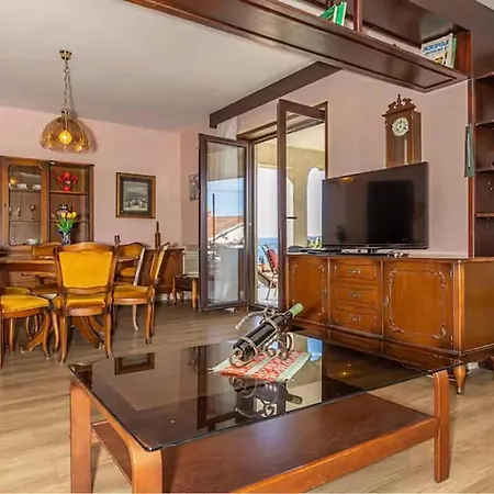 1 Bedroom Awesome In Crikvenica