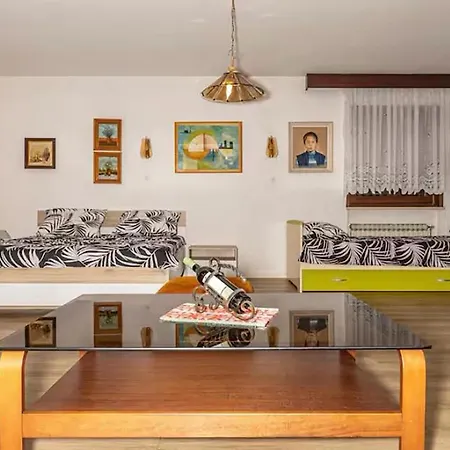1 Bedroom Awesome In Appartement *